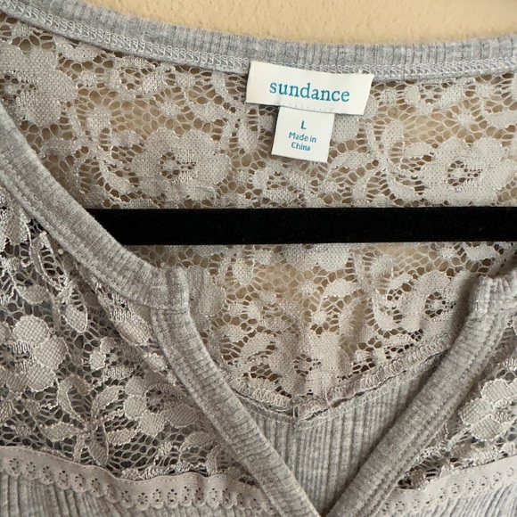 Long sleeve with lace detailing - Picture 2 of 3